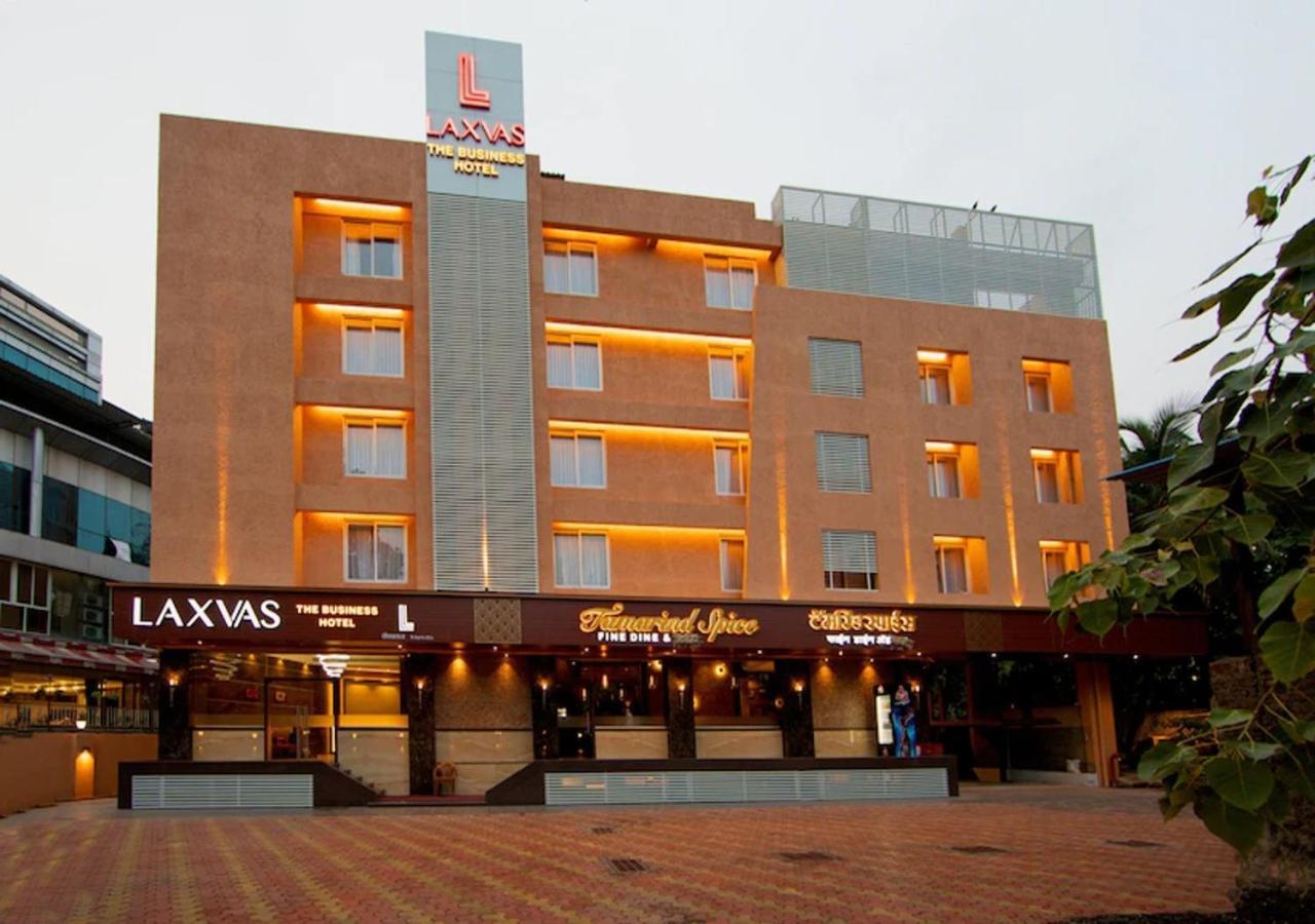Hotel Laxvas Thane Exteriör bild
